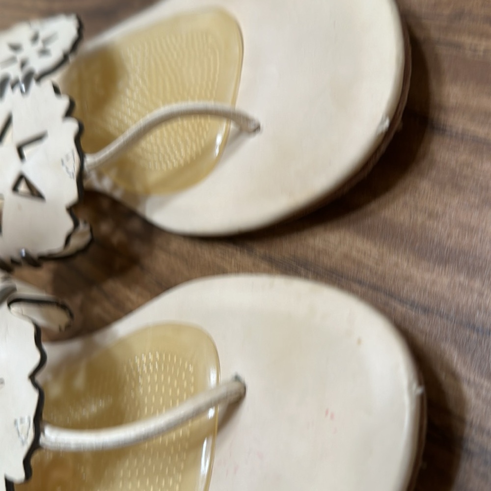 Vera Wang Lavender Cream Leather Sandals - 8 1/2 - Picture 4 of 11
